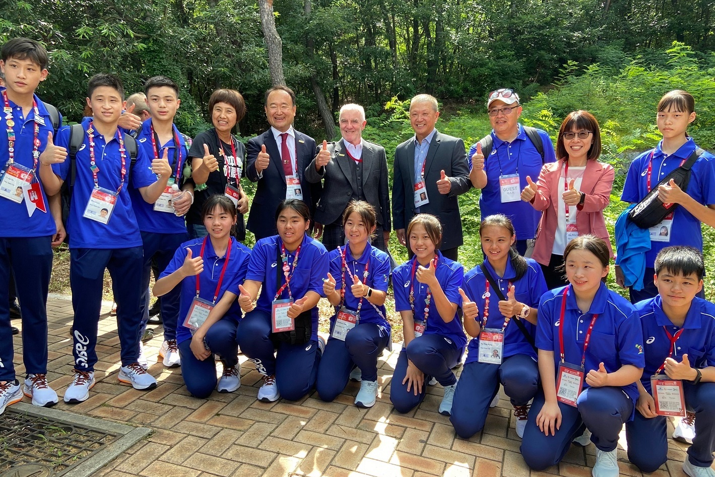 國際少年運動會執委與新北市選手合照。