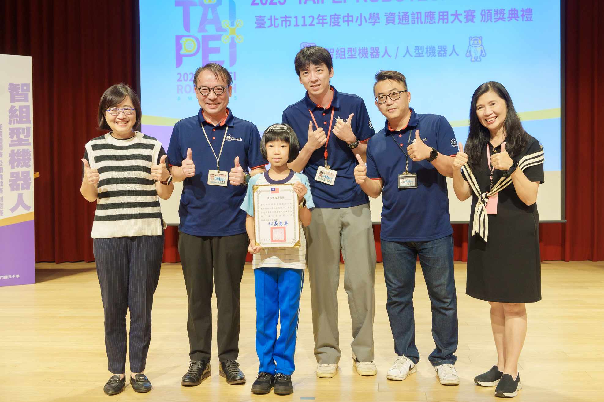 教育局期許每位得獎師生未來能夠持續學習精進

