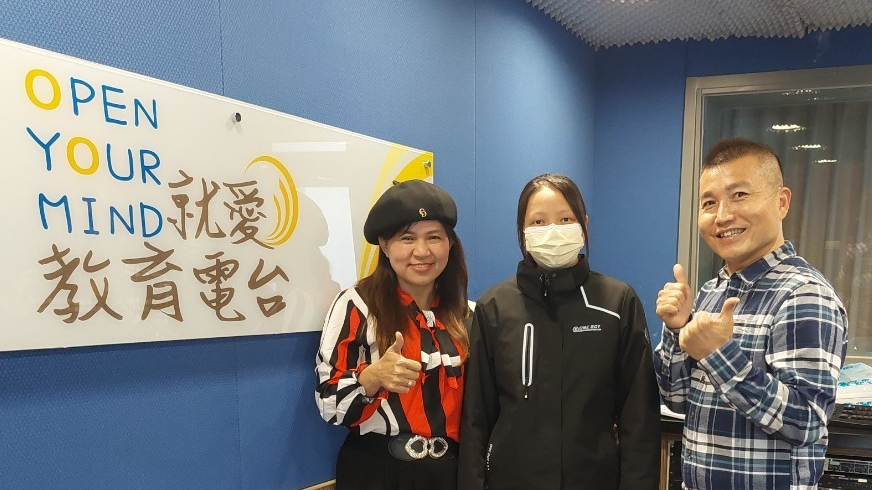 越南二代黃慈湘與麥玉珍理事長、常罡合影