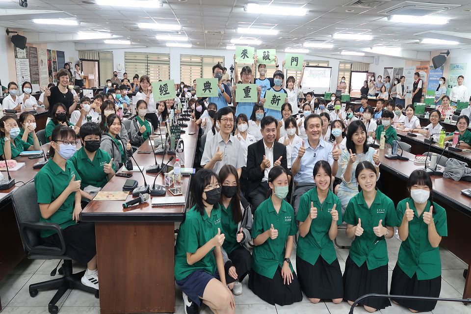 經典重新來敲門 人社導論5日在臺中女中舉辦開業式