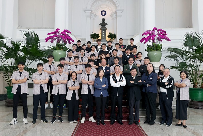 蔡英文總統接見臺灣戰隊TWN48(總統府提供)