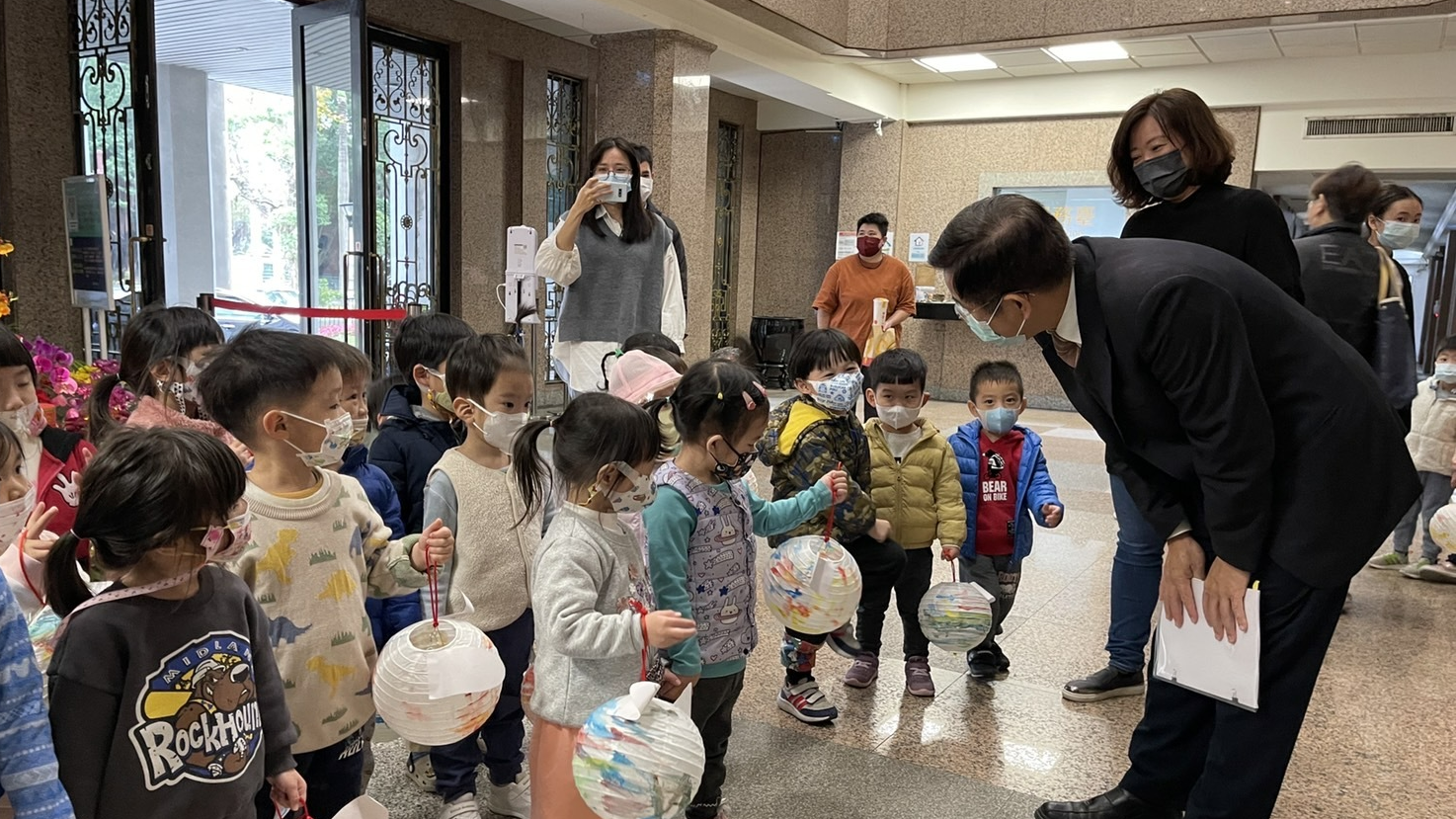 教育部忠孝大樓職場互助教保服務中心  大手小手生活一起動