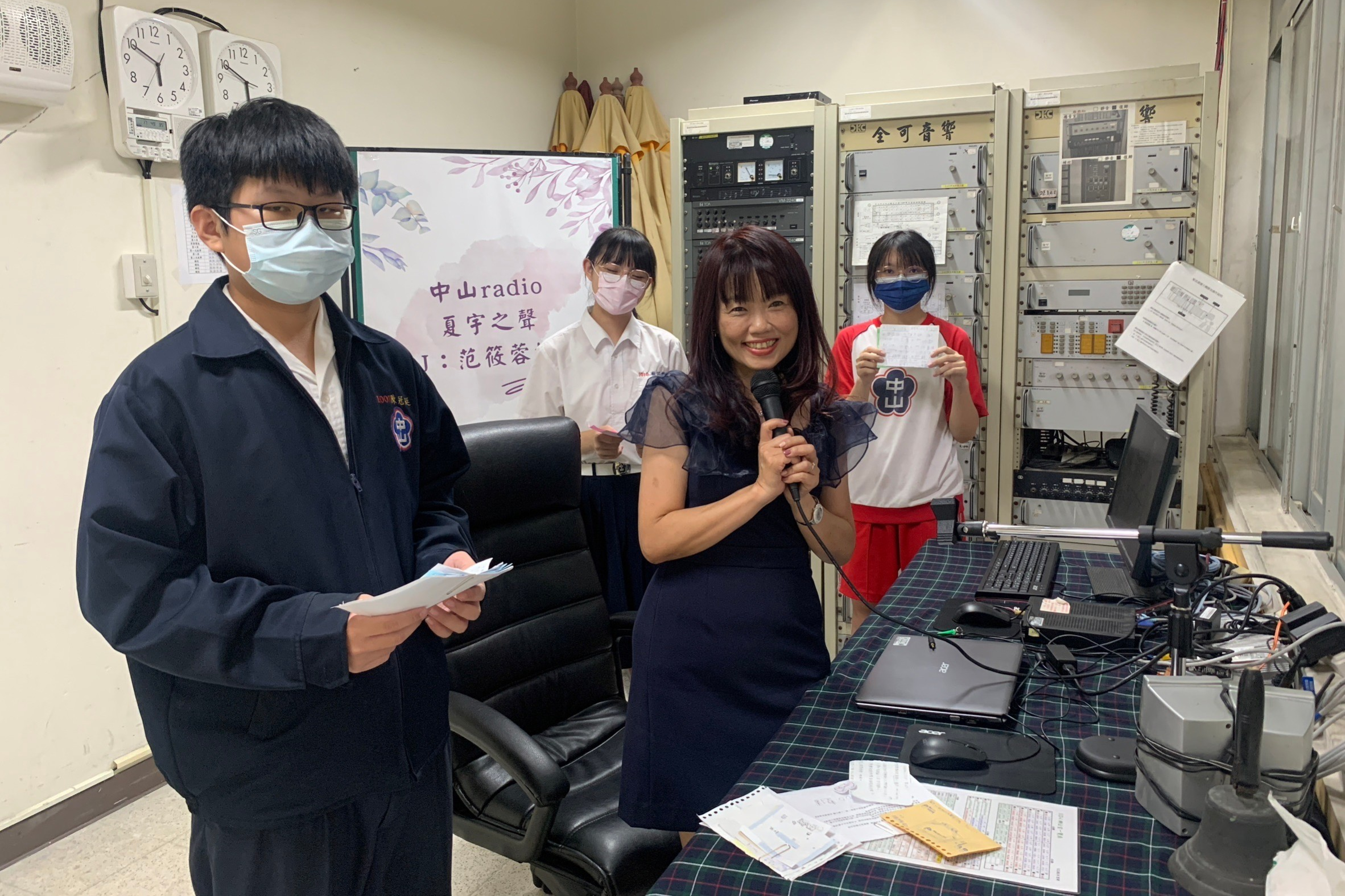 范筱蓉校長還有另一個身份就是校園DJ