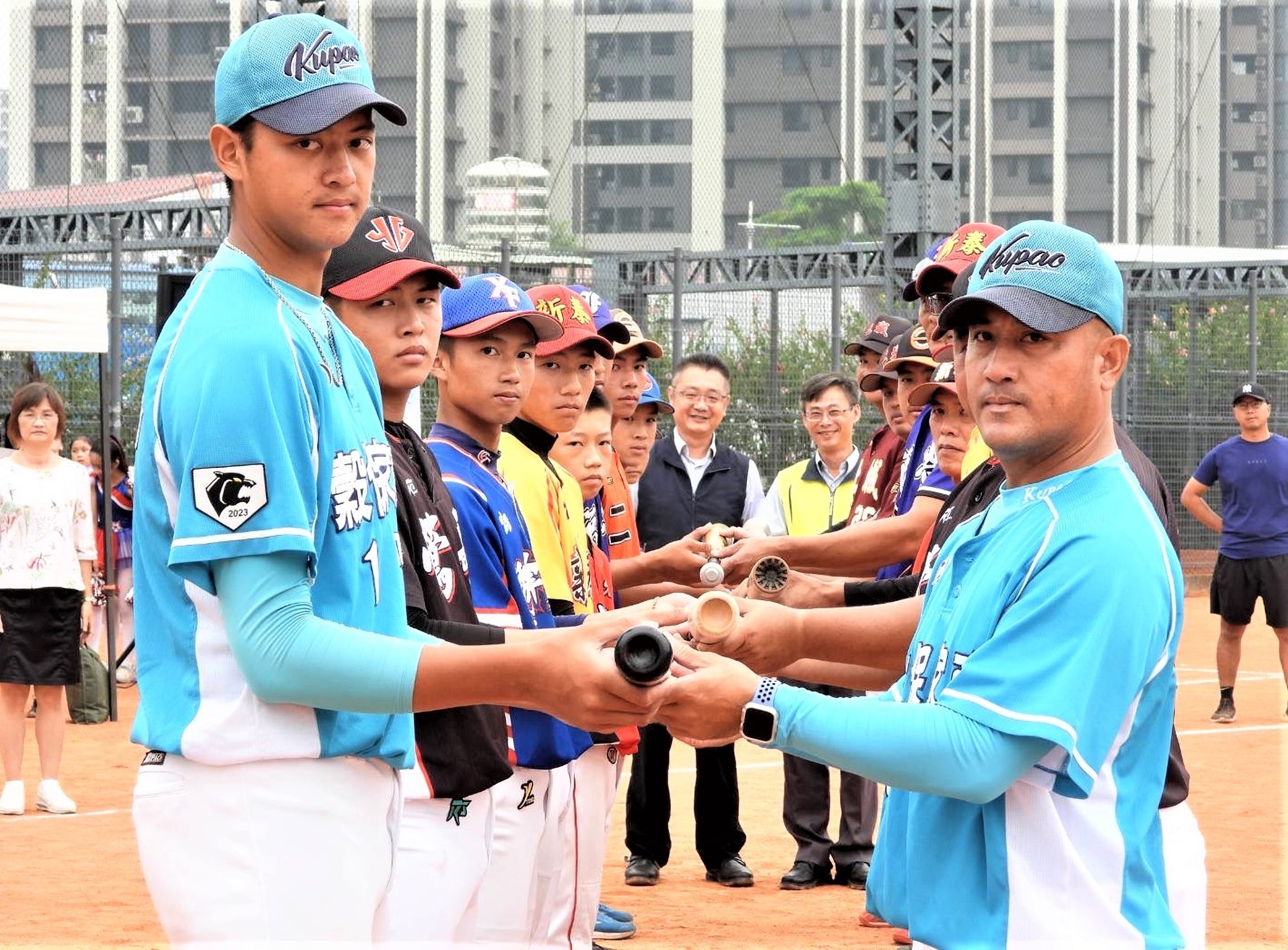 棒球情懷代代相傳，感謝教練一路陪伴選手成長，期待未來的選手成為世界最卓越的球員