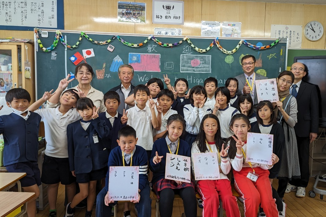 國北教大實小師生前往日本鹿屋市進行國際教育交流，學生入校與日本學生共學