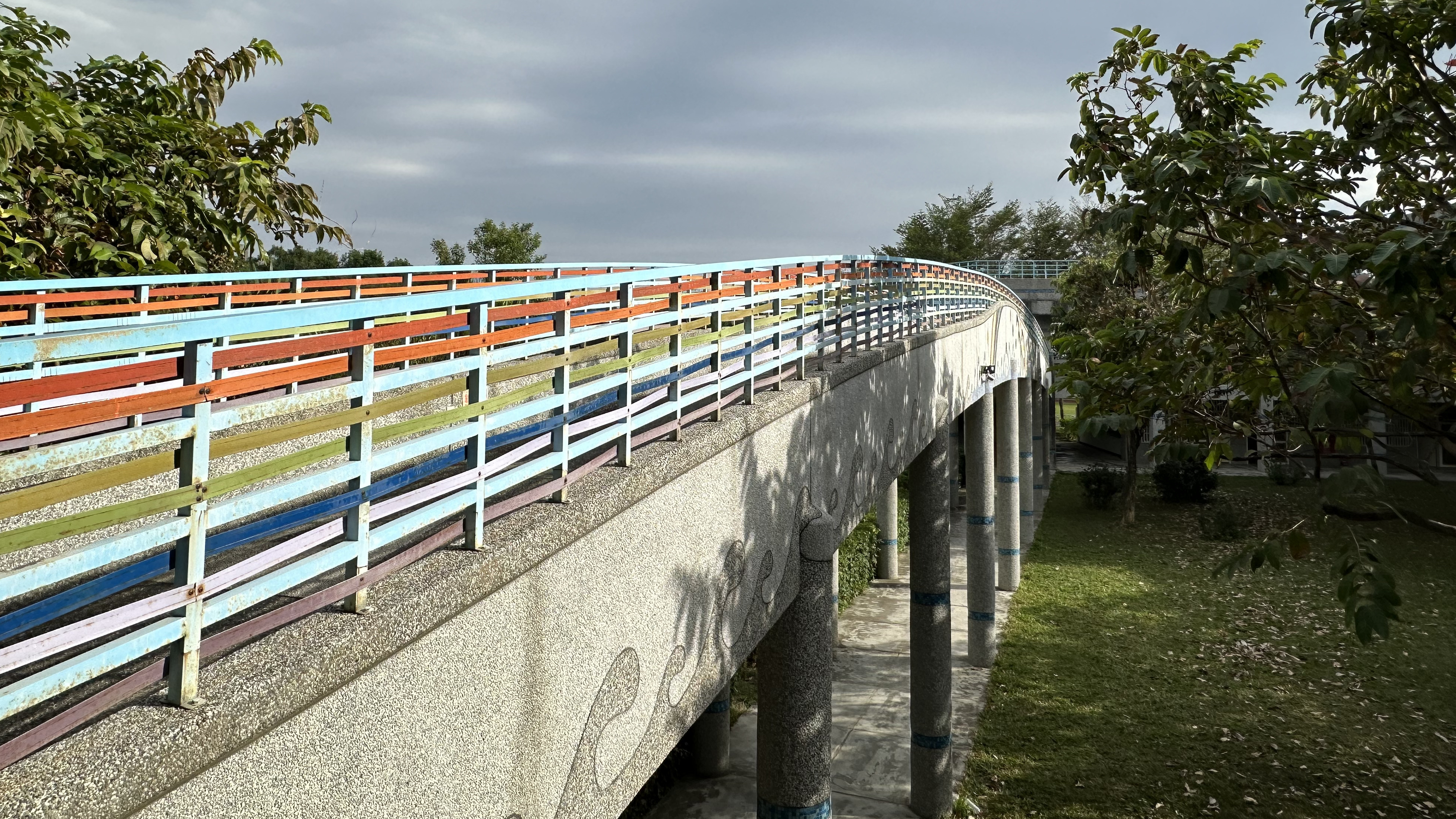 校園中的彩虹橋