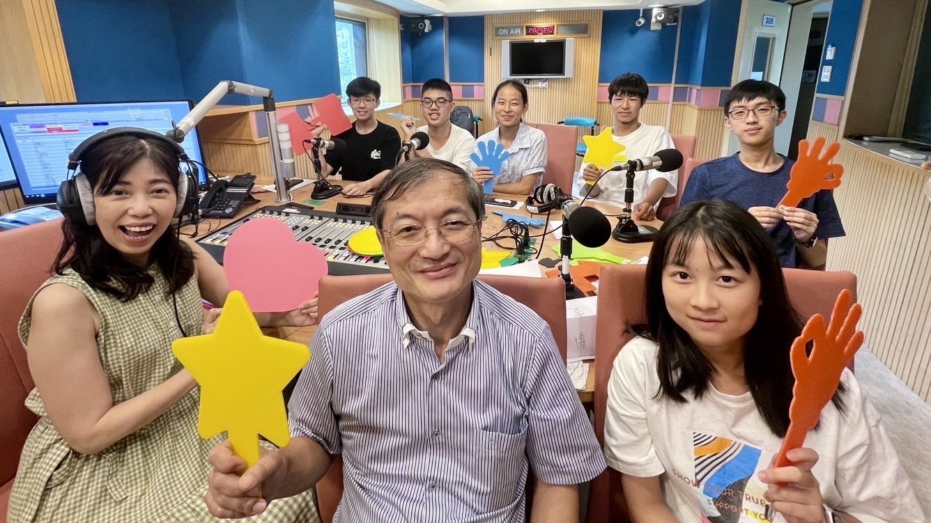 青春創學院端端主持人與師生小幫手們.jpg