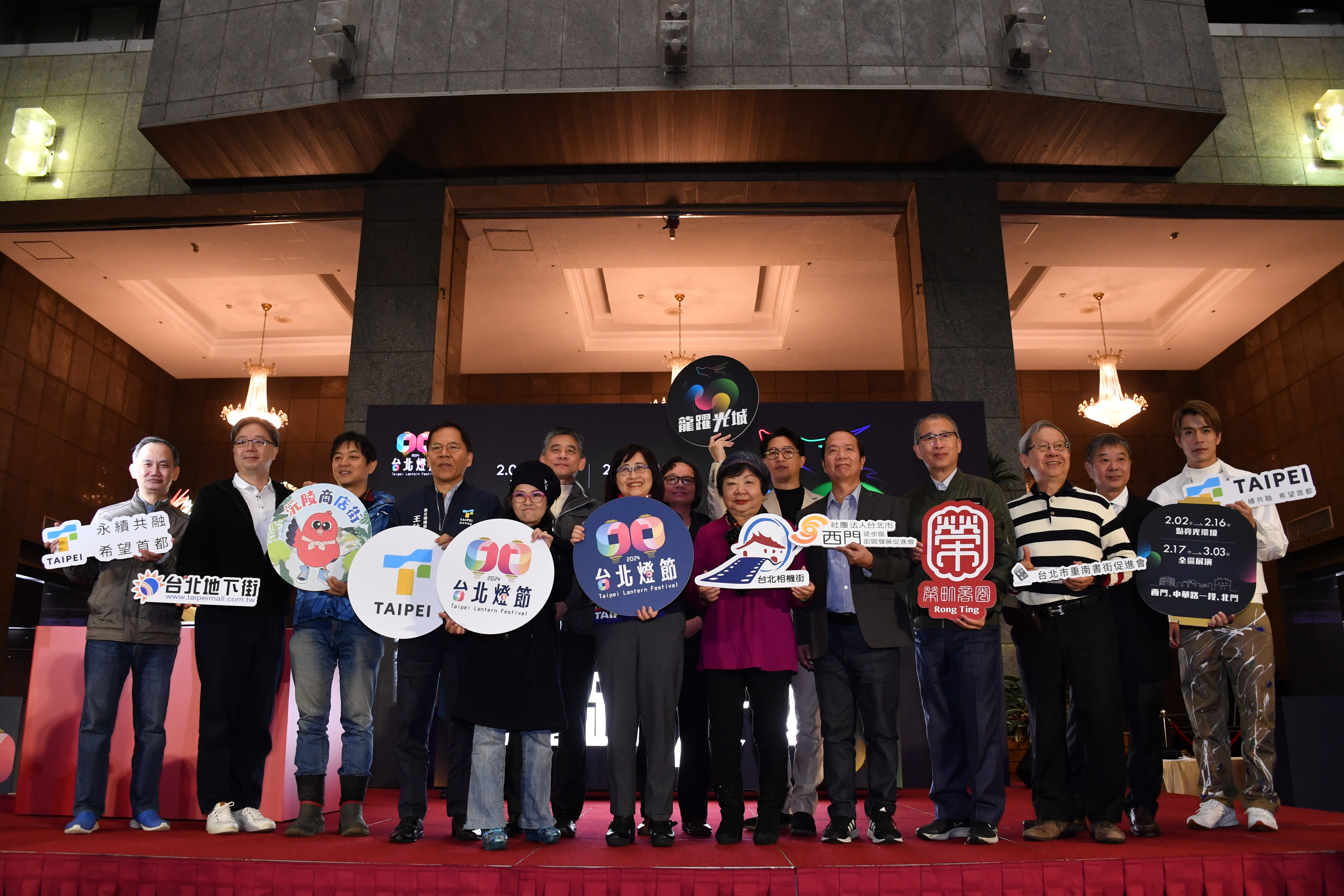 北市府與在地商圈共同邀請國內外旅客走進燈節、走進商圈