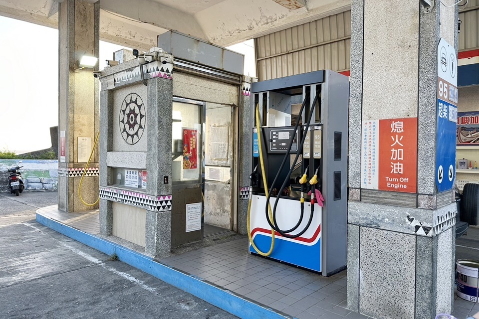 蘭嶼加油站設備近日更新，但現址易受颱風侵襲，臺東縣府與中油合作另覓新址。