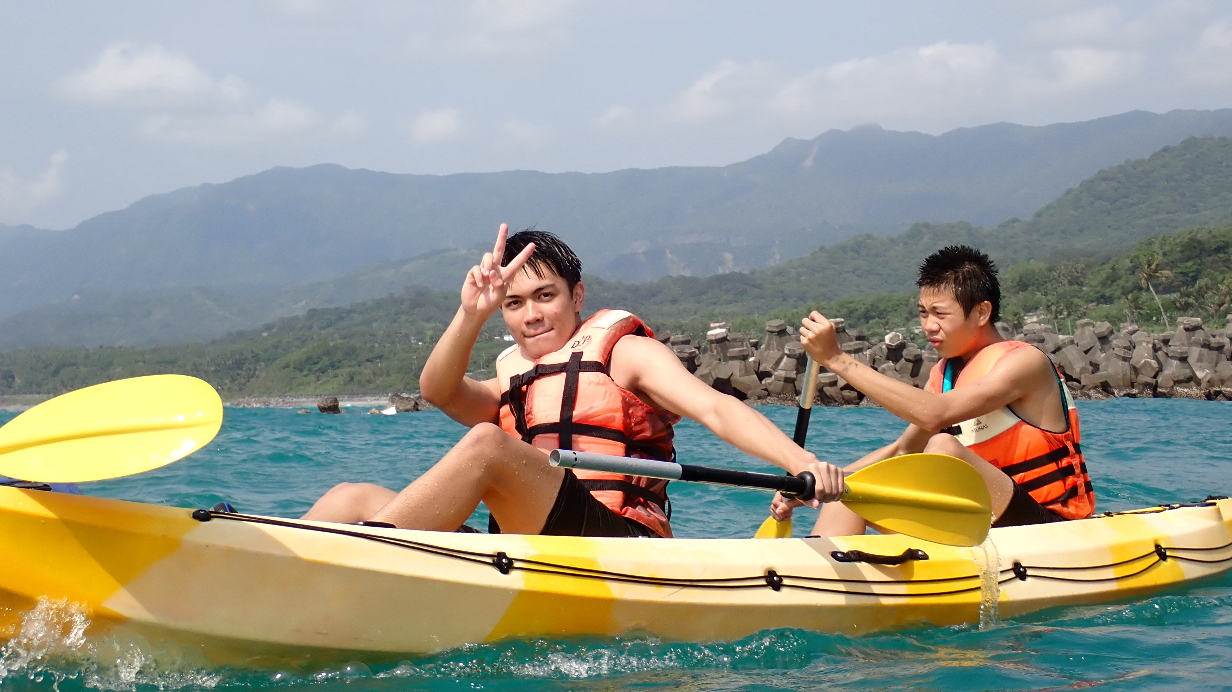長濱國中推海洋教育長揚海濱課程學生海上划行