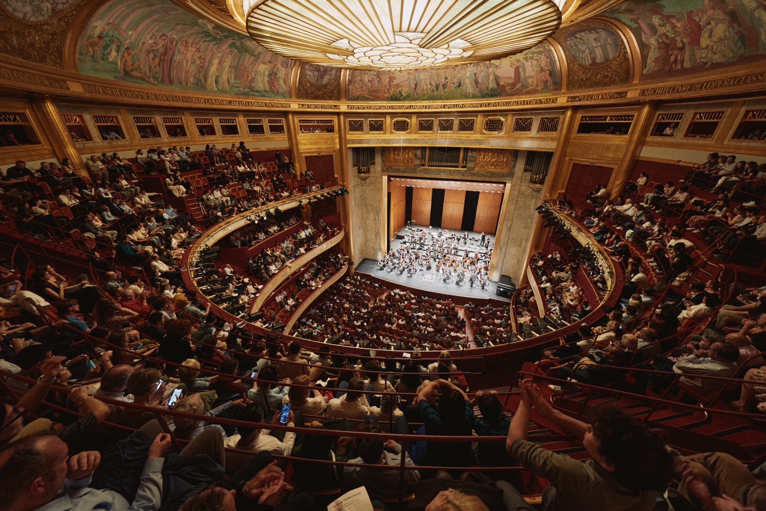 國家交響樂團（NSO）歐洲巡演最終站在巴黎登場，觀眾座無虛席，巴黎歌劇院、龐畢度中心、羅浮宮等法國重要藝文場館高層及策展人也到場聆賞（NSO提供）