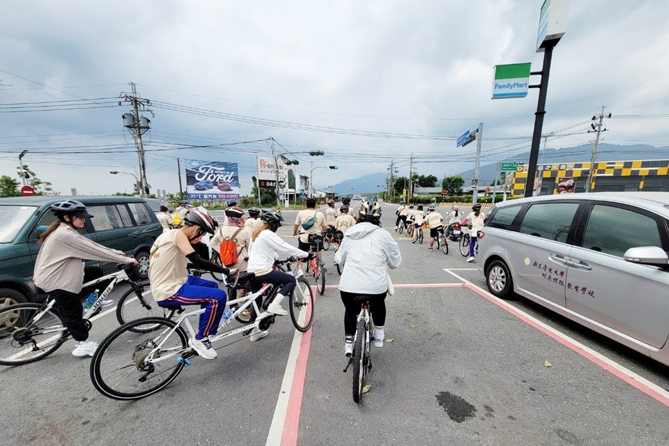 臺東大學附屬特殊教育學校舉辦第12屆「齊心騎力成年禮」，一連2天帶領國二及高二共28名學生挑戰小三鐵。