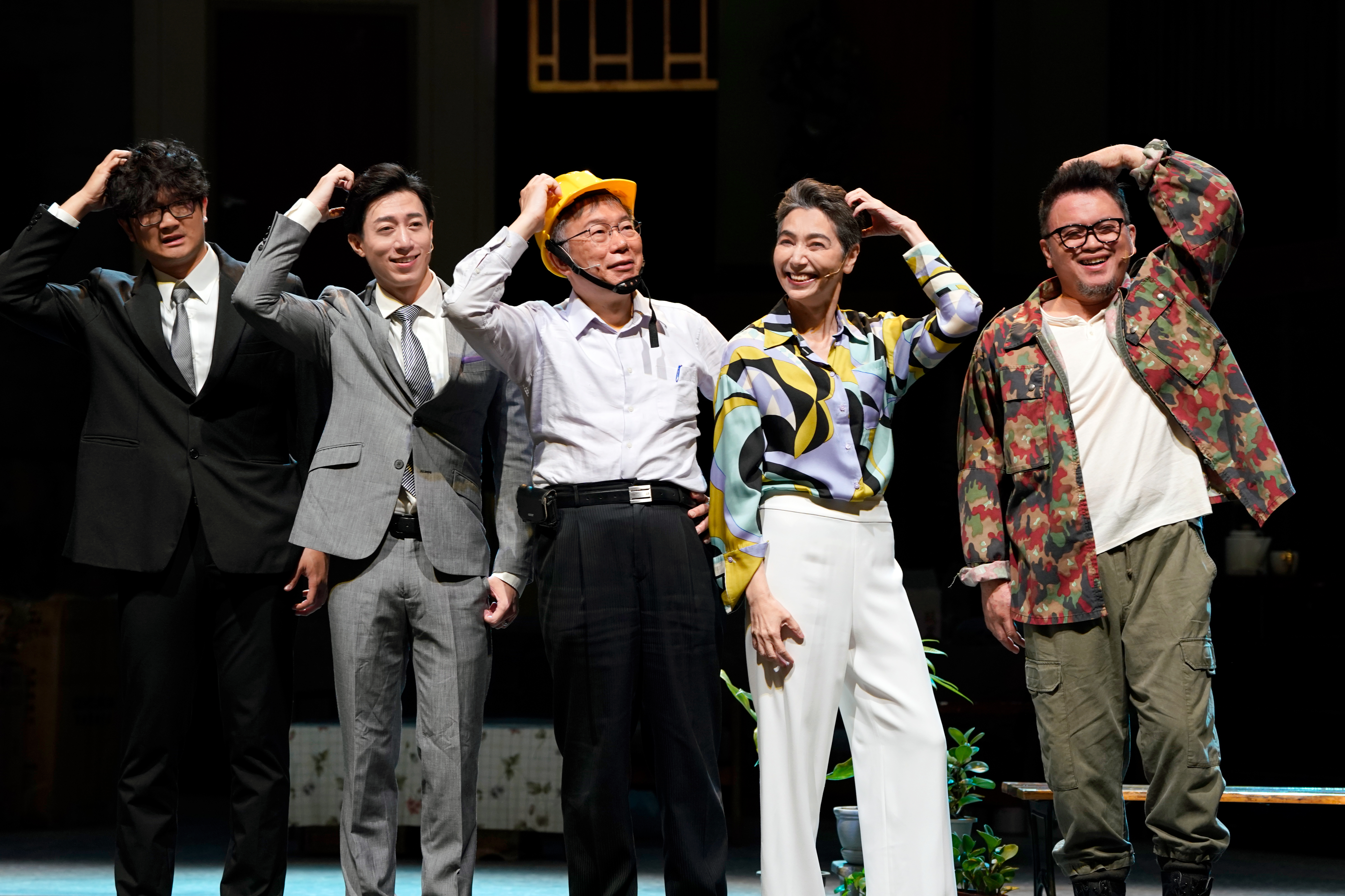 （由左至右）潘偉凡、呂紹齊、柯文哲、賴佩霞、王鏡冠，音樂劇《倒垃圾》將於城市舞台演出