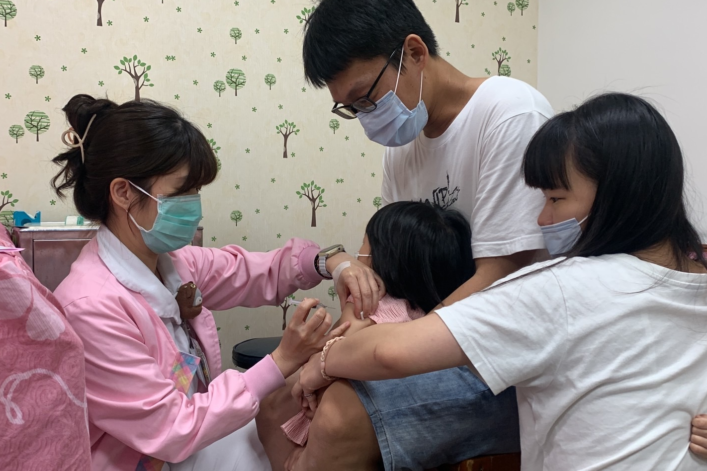 帶孩子打腸病毒疫苗