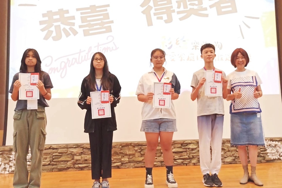 臺東縣教育處響應聯合國「國際家庭日」，舉辦「愛在五月天」活動，邀請家庭故事圖文徵選獲獎親子分享喜悅，同時辦理親子彩繪工作坊。