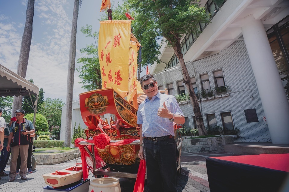 綠島鄉長謝賢裕邀請民眾參與海上長泳活動，與媽祖一起遊綠島。(綠島鄉公所提供)