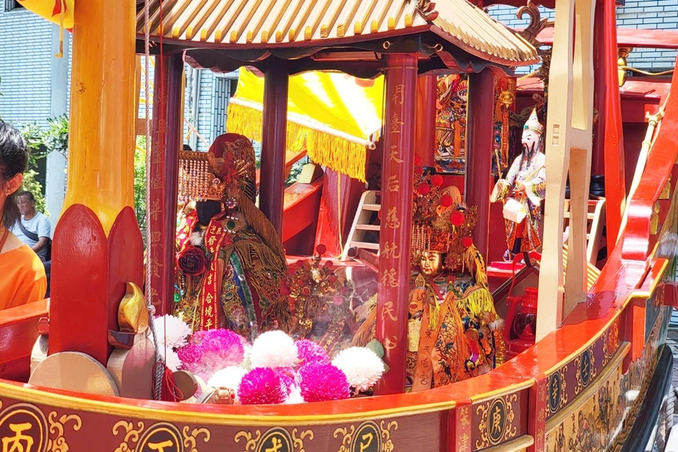 嘉義新港奉天宮、臺東天后宮、綠島天后宮3尊媽祖乘坐開台媽祖號。