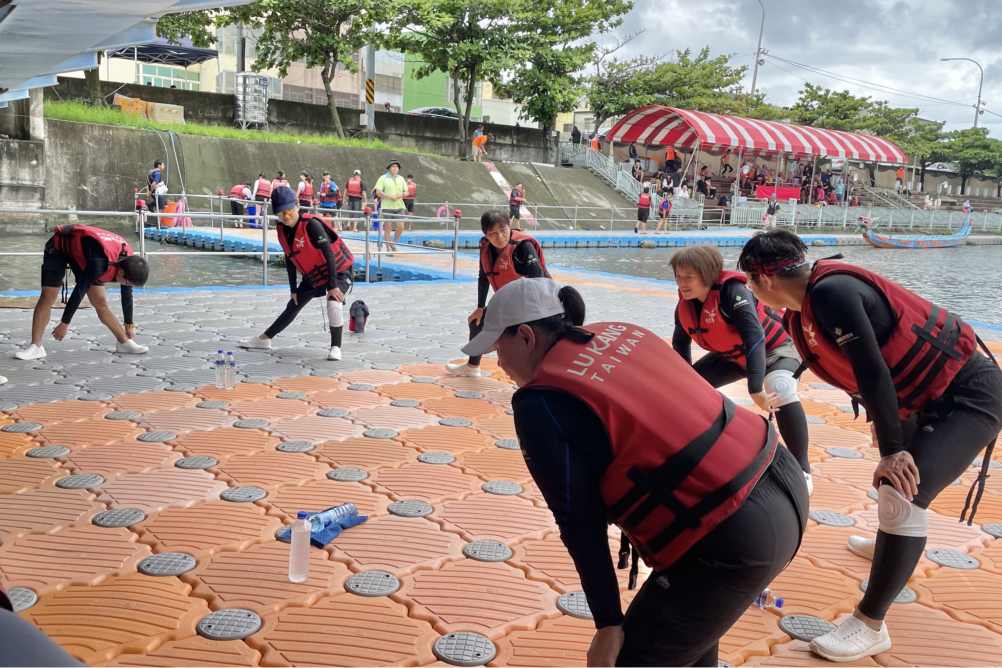 划龍舟前做好暖身很重要(圖片來源：秀傳醫院提供)