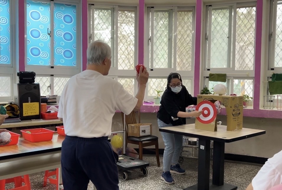 要能準確投擲才能把蛋立起來
