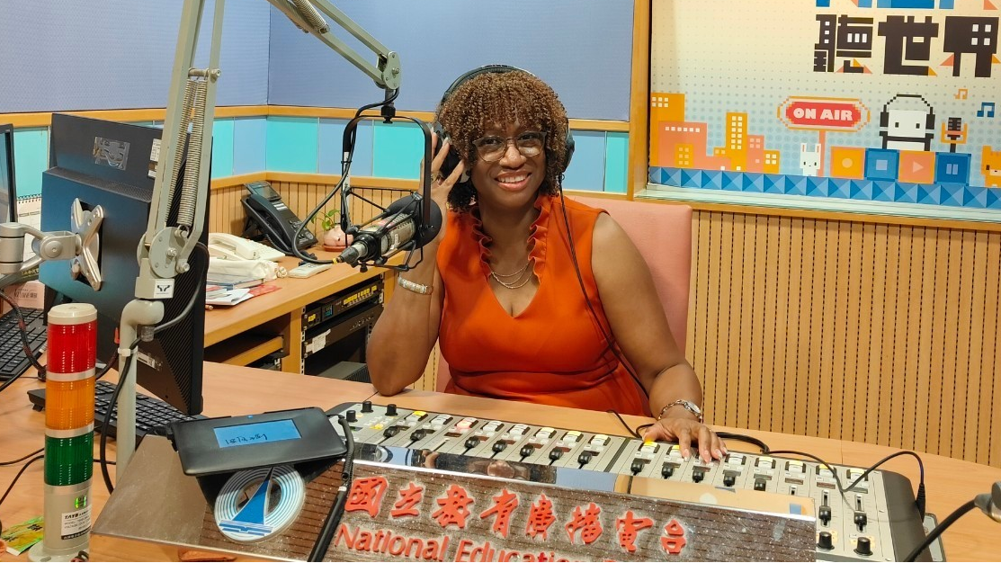 6月魔法英語Live Call-in: 聖文森及格瑞那丁大使大使Andrea跟大家聊臺灣