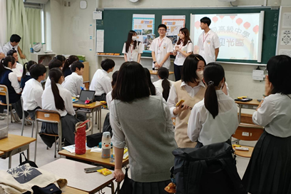大同學生入班介紹學校，分享臺灣文化