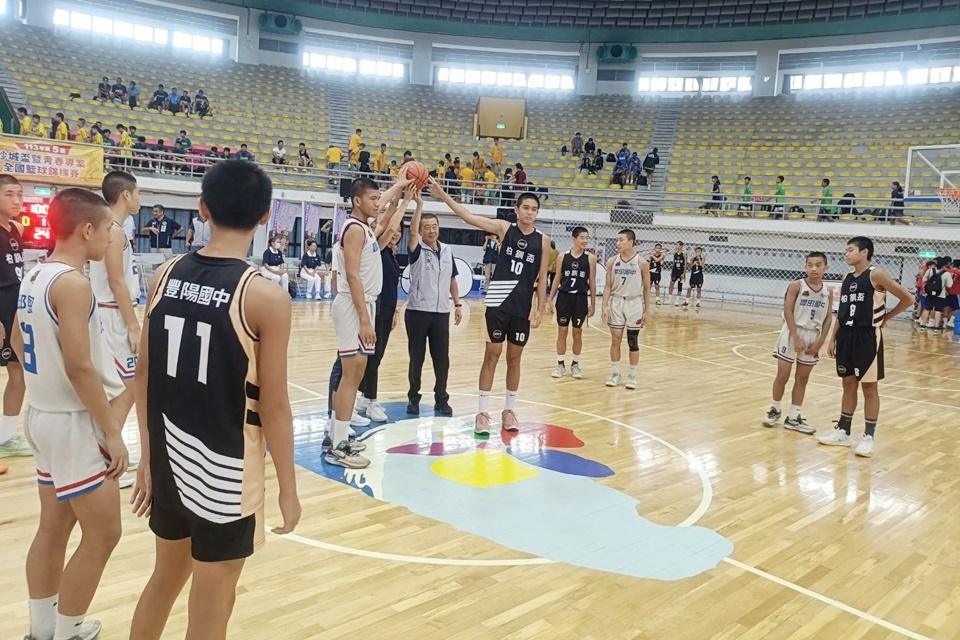 為提倡青少年從事正當休閒活動，臺東縣警察局攜手豐田國中辦理「第5屆沙城盃暨青春專案全國籃球錦標賽」，吸引全國共53支隊伍參加。