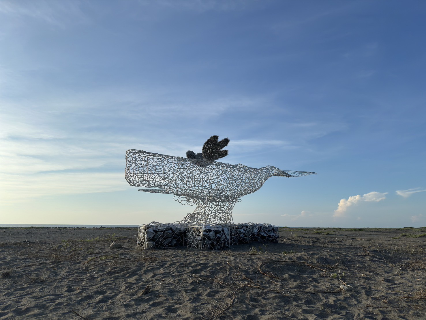 2024南迴藝術季，藝術家林純用作品《新天使》。(臺東縣政府提供)