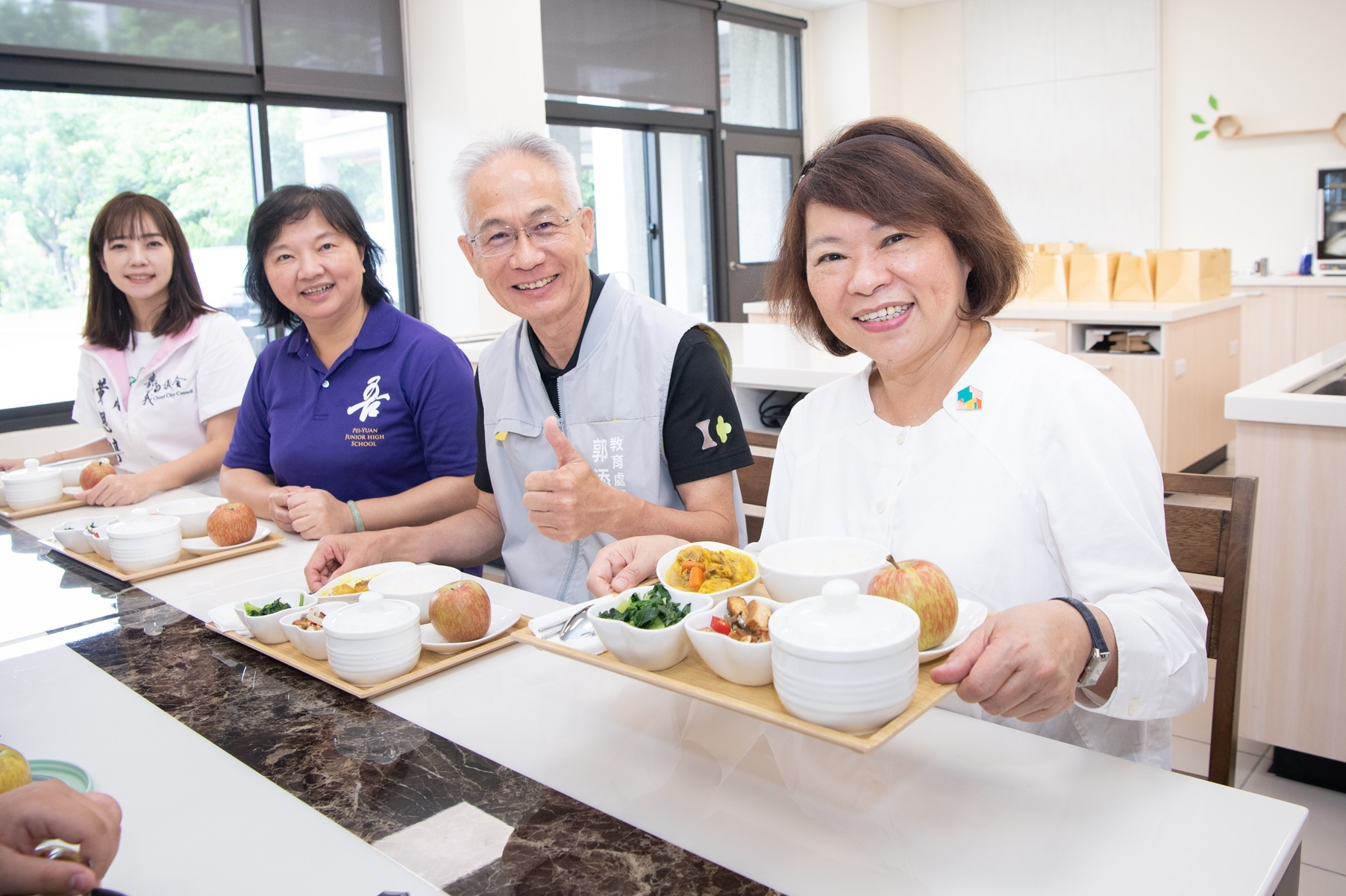 黃敏惠市長至北園國中與同學共進午餐