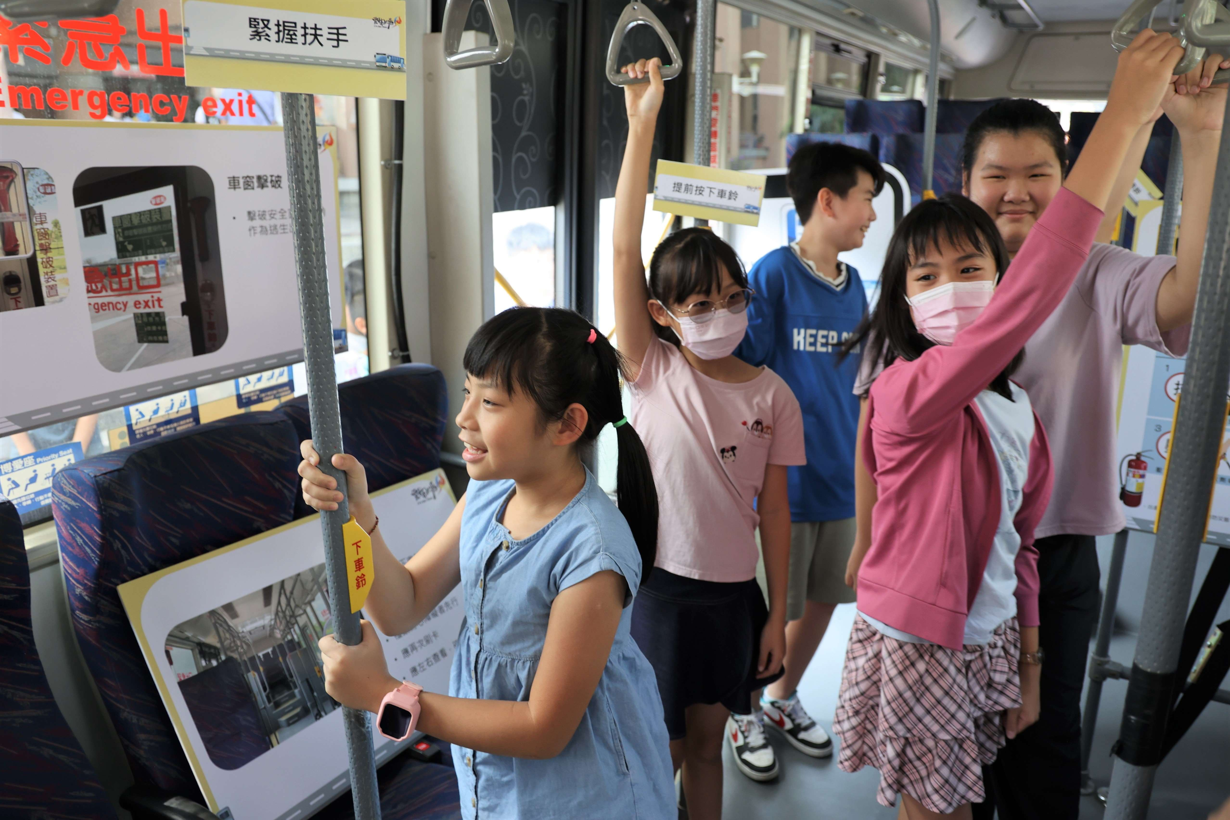 學生體驗搭乘公車（圖源：雲林縣政府）