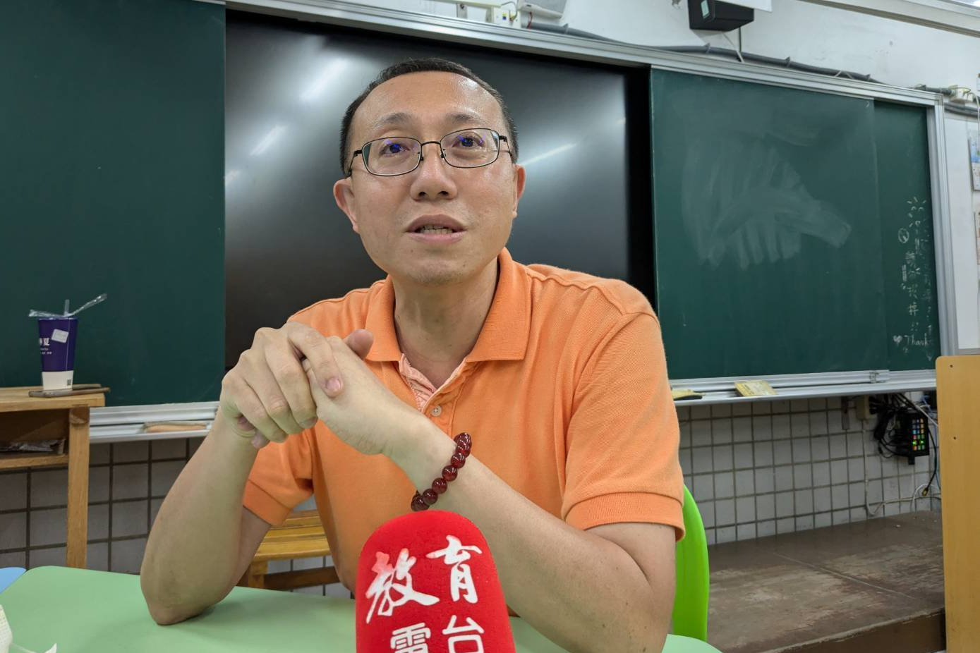 教務主任楊瑞濱表示，大學師資生擔任解題志工，可提升個人專業，累積教學經驗