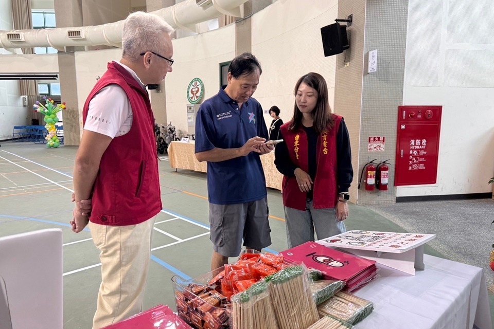 國立教育廣播電臺臺東分臺團隊也到東大附特校慶運動會現場設攤，宣傳雙方合作的廣播節目「東特之聲」。