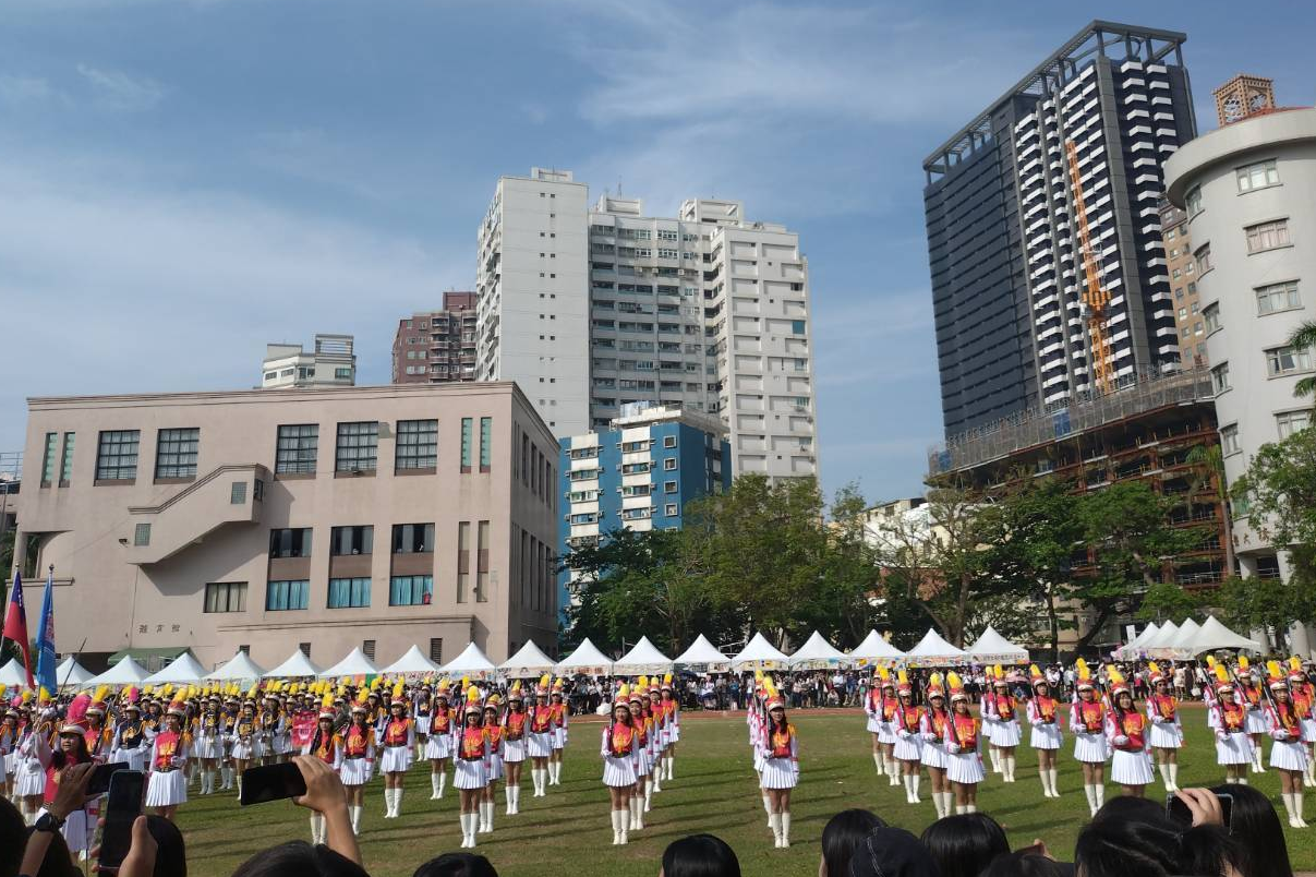 雄女樂儀隊畢業校友返校表演 慶祝學校百歲生日