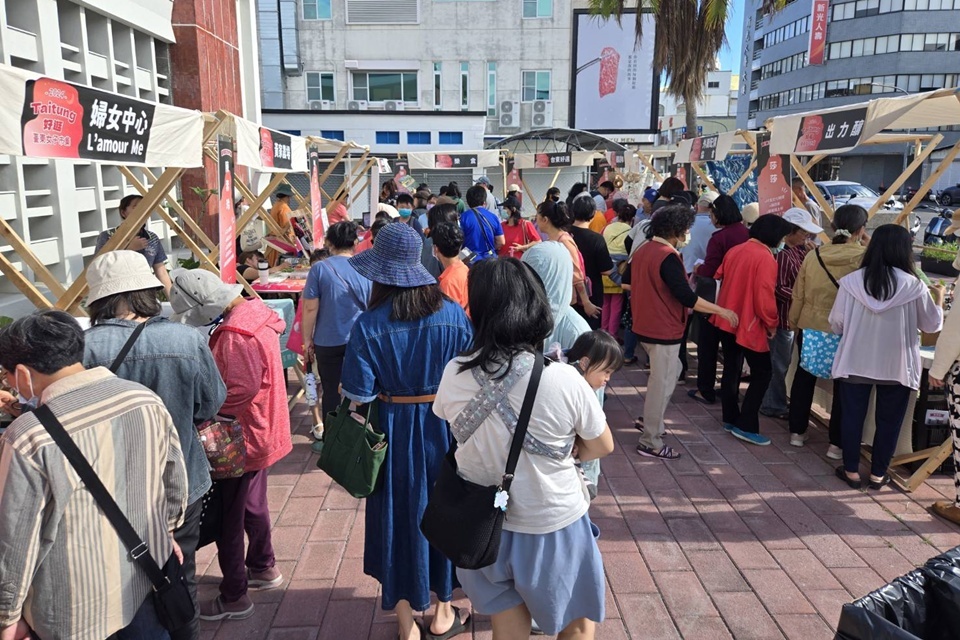 臺東縣社會處辦理「2024 Taitung 好逛」臺東女子市集，推動性別平等及女性賦權，吸引民眾踴躍參與，以行動支持女性創業。