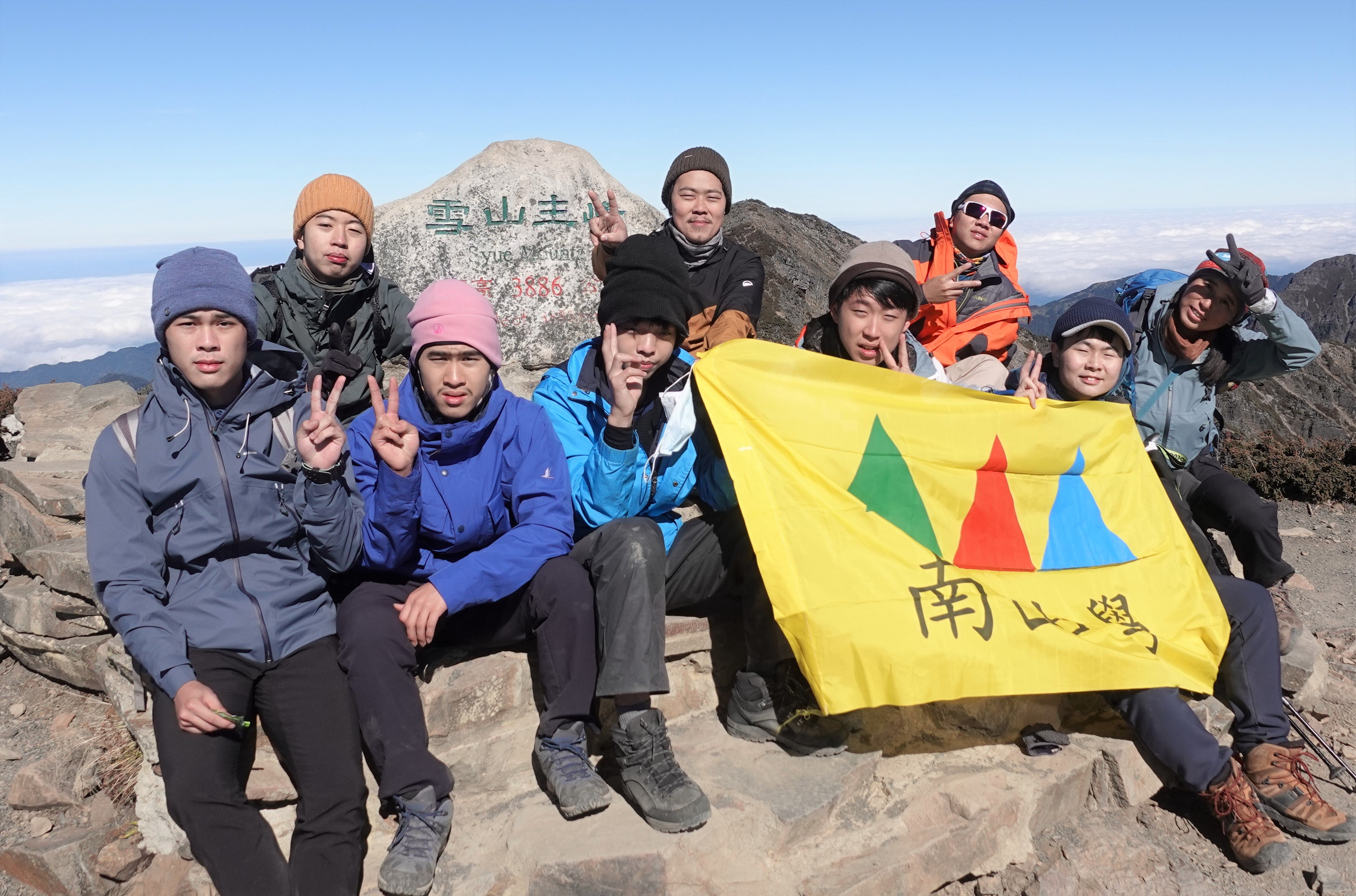 南山高中張嘉仁老師帶領學生登頂雪山主峰