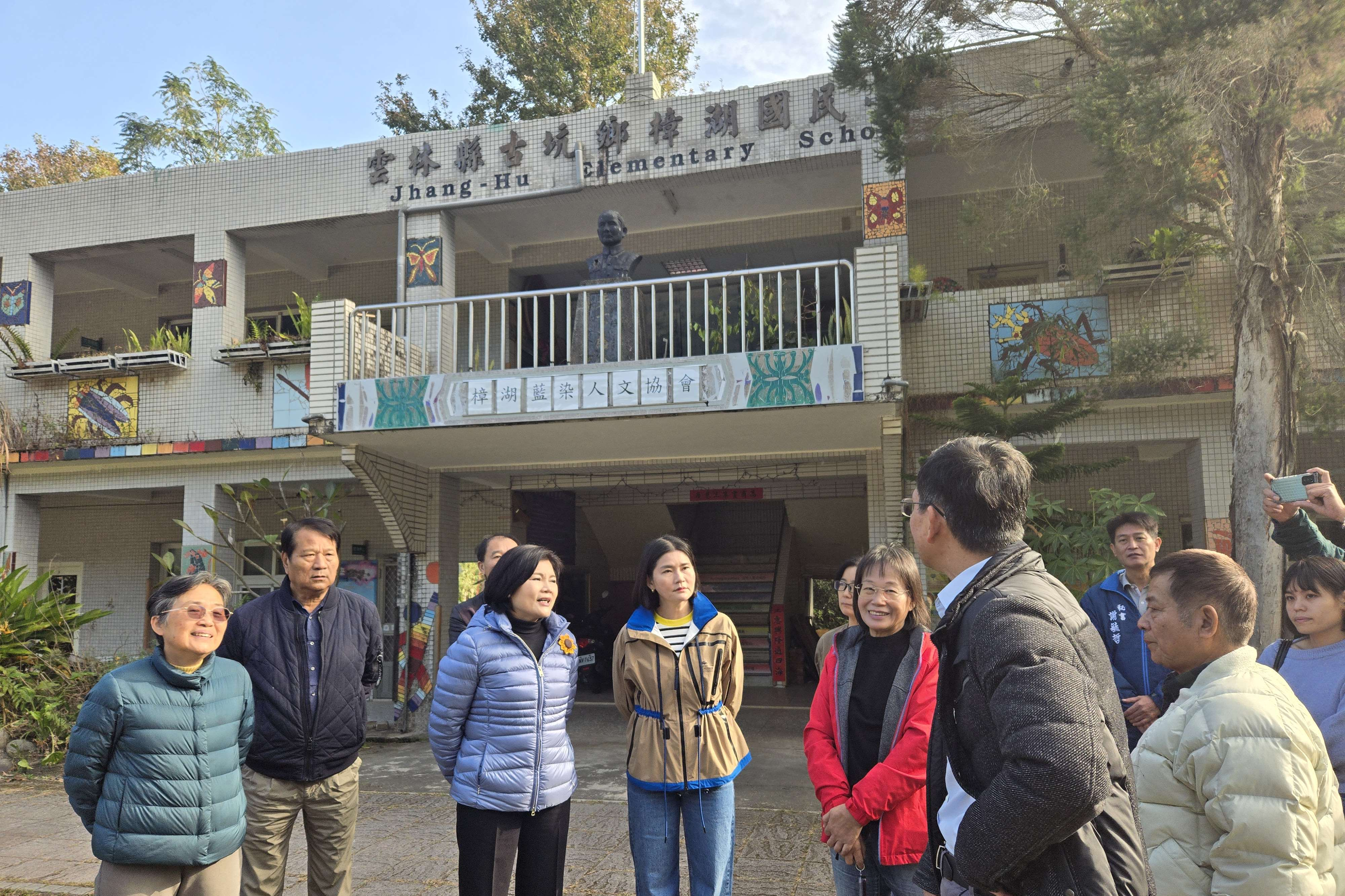 雲林縣政府團隊現地勘查樟湖國小舊校區（圖源：雲林縣政府）