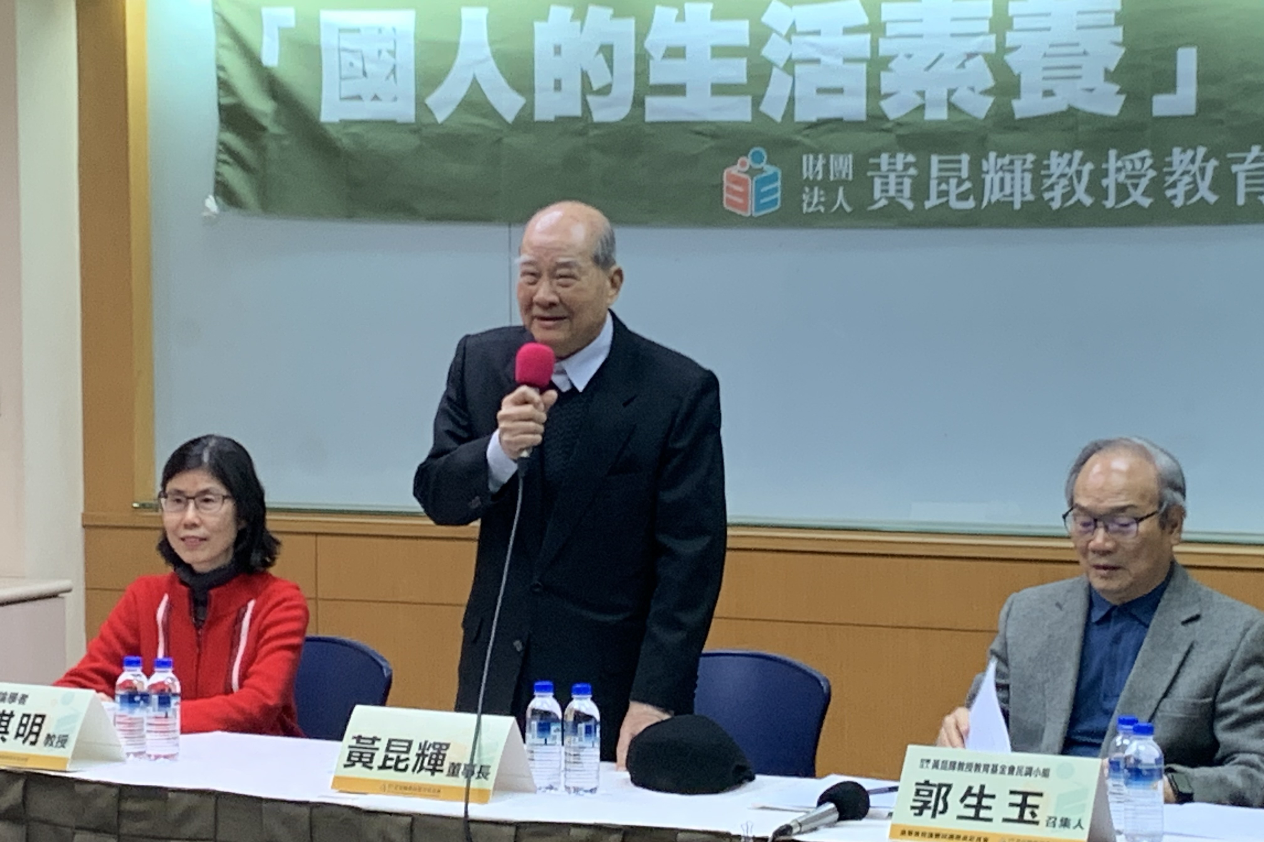 基金會董事長黃昆輝致詞