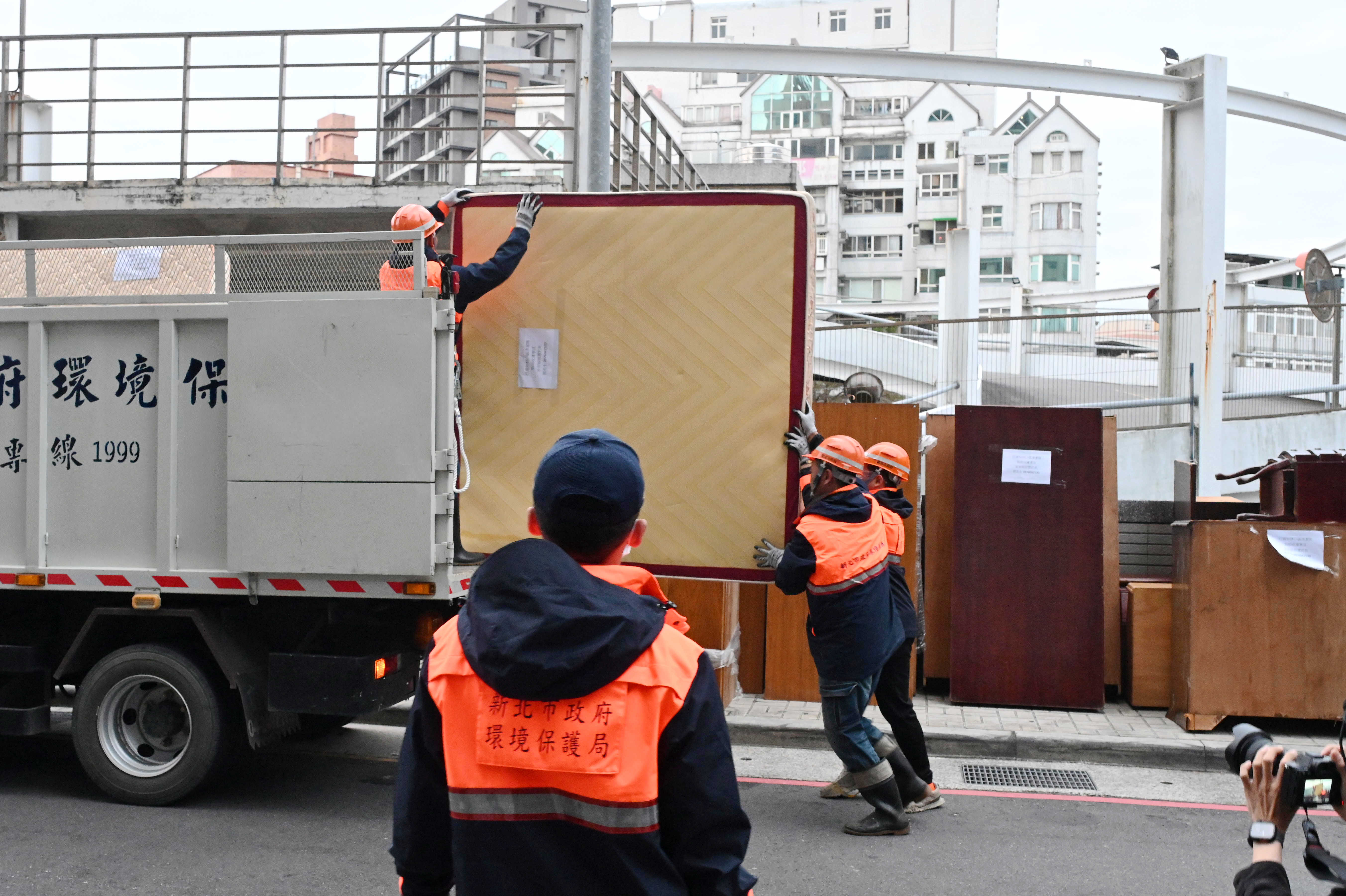 農曆年前如有廢棄大型家具需清運，歡迎市民朋友於1月18日前預約。