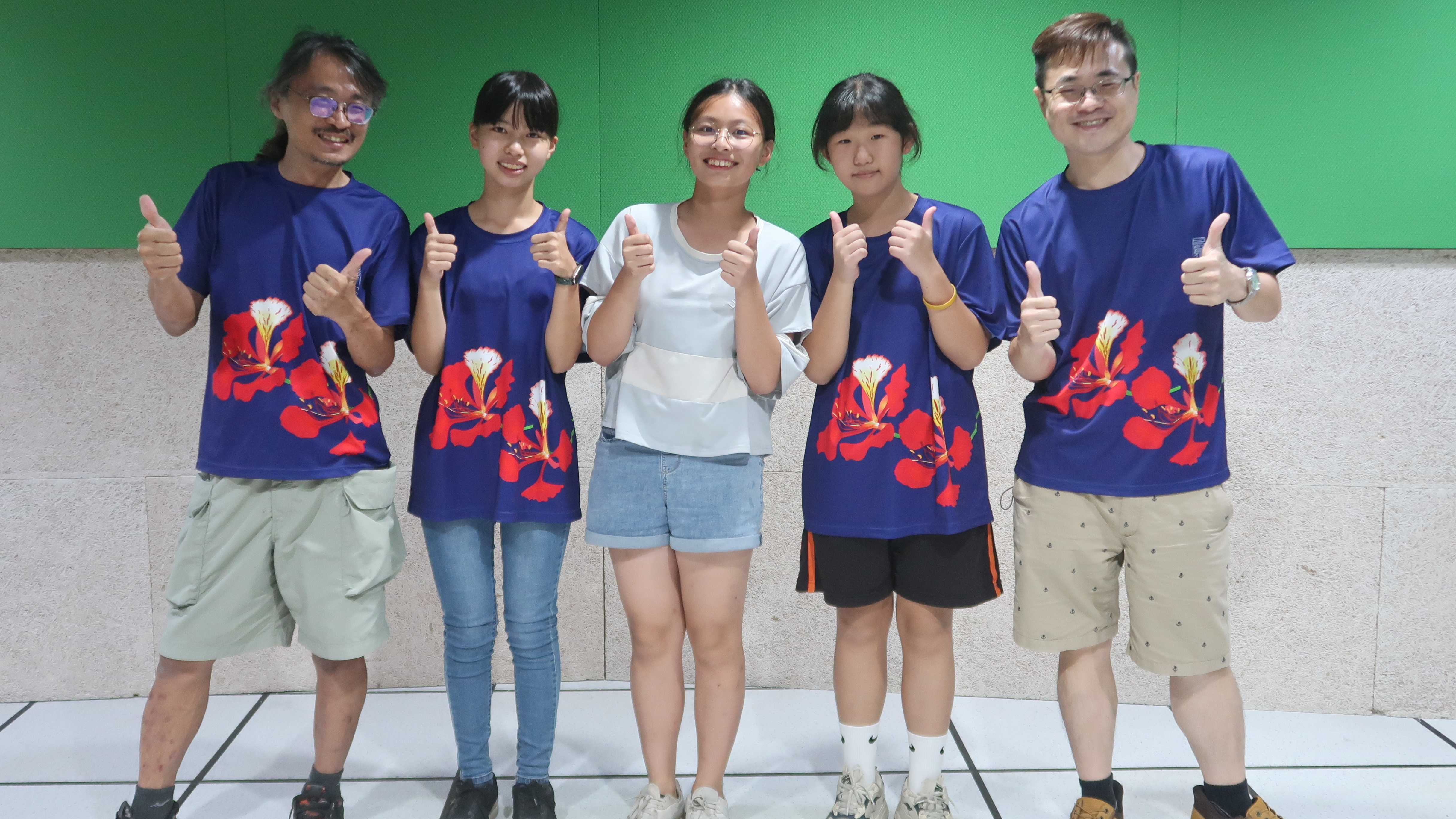 彰化縣立原斗國中小「花容失色-鳳凰花的旗瓣為何會先凋零」團隊師生帶來有趣的研究成果與大家分享。