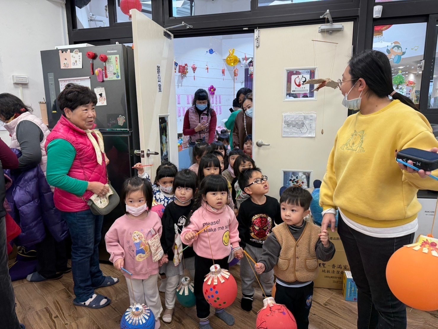 基隆市老幼共學搖元宵 祖孫團圓慶月圓