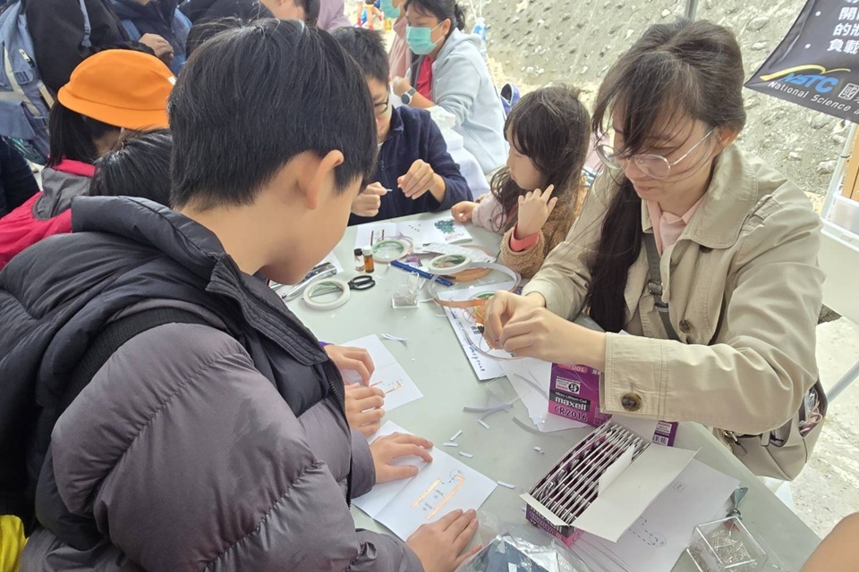 科普環臺列車首次停靠南迴金崙站，提供往來遊客及臺東縣大王、大南、東成、利嘉、嘉蘭、賓茂、新興及介達國小等學生體驗科普活動。