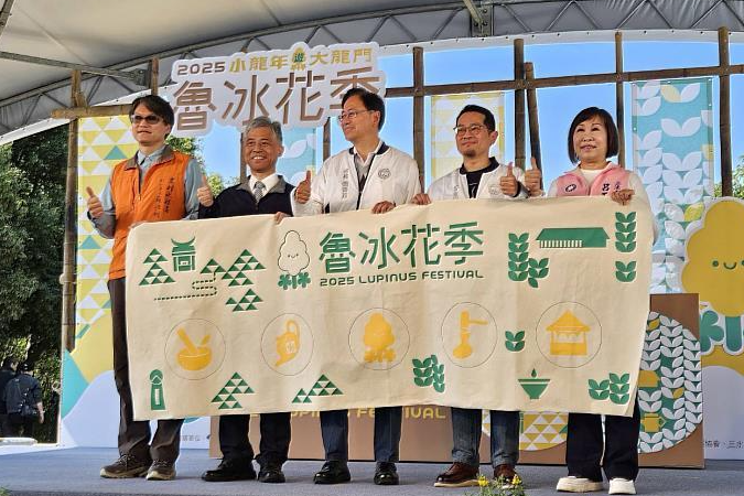 2025桃園魯冰花季開幕活動來賓合影 (客委會提供)