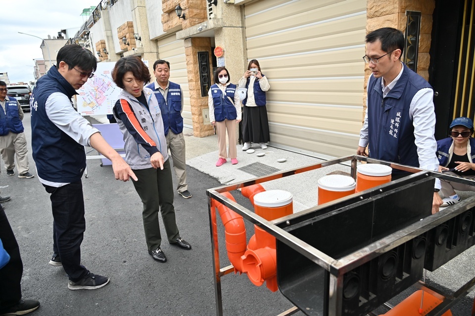 臺東市污水下水道系統共分3期建設，目前進入第二期工程，臺東縣長饒慶鈴視察工程進度。