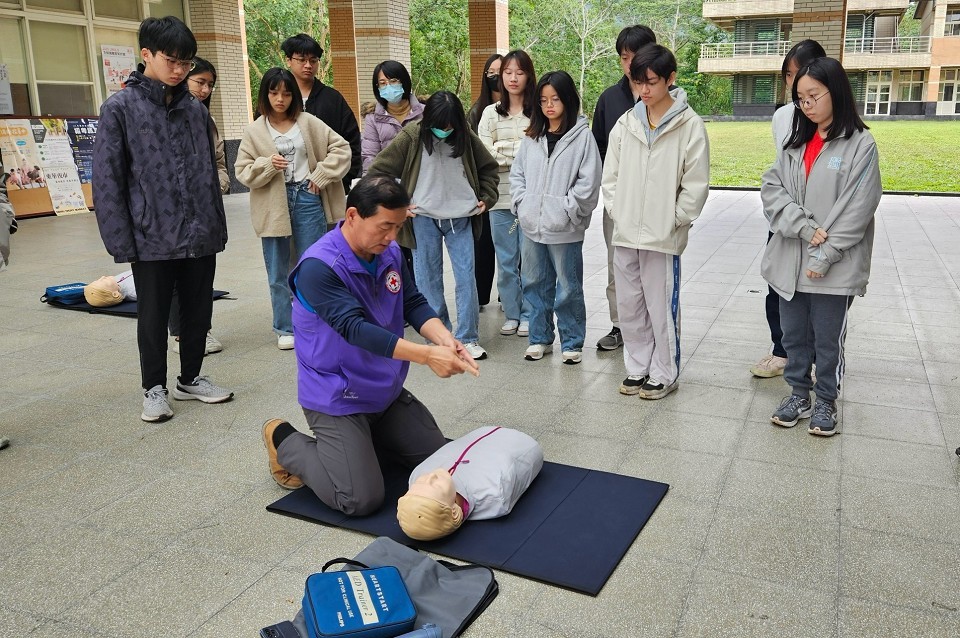 教練示範指導