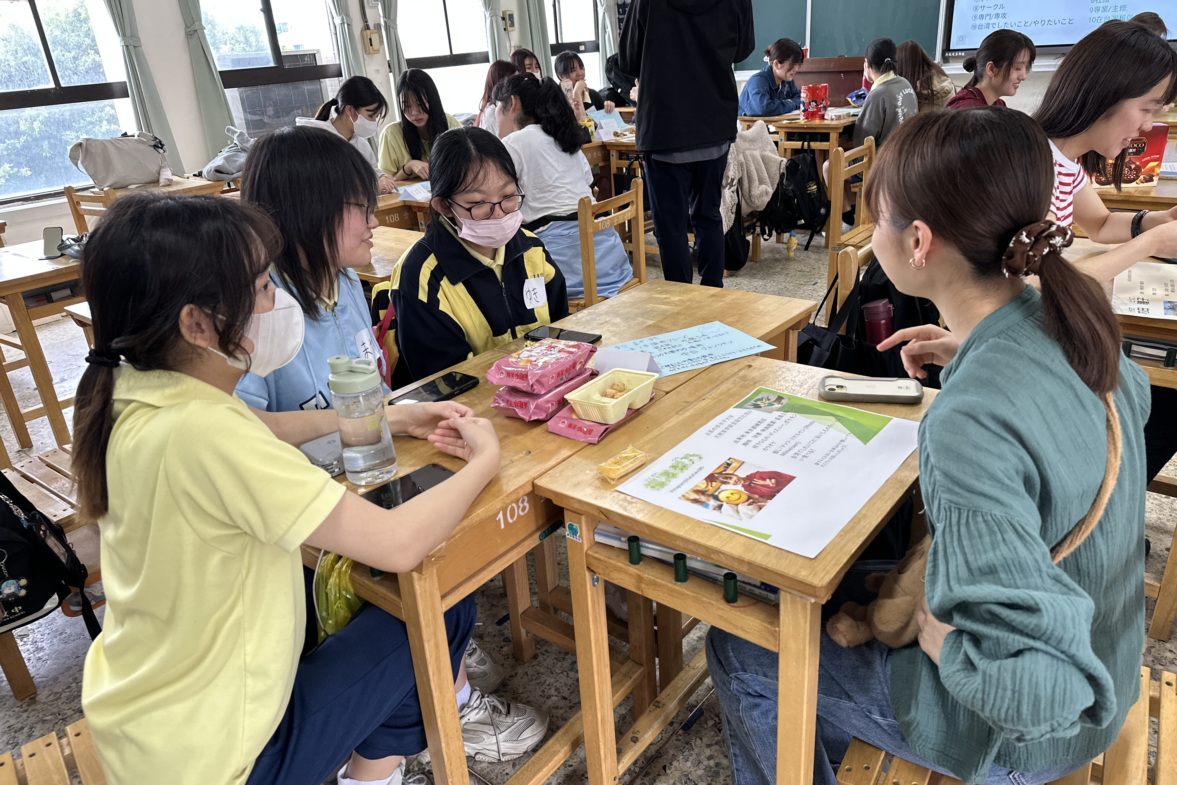 日本御茶水女子大學參訪金甌女中，臺日學生在課程中交流