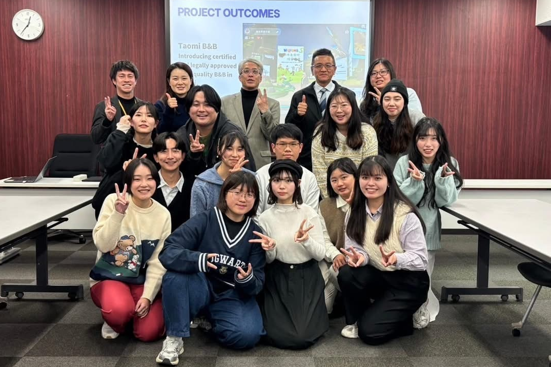 暨大師生與愛媛大學師生合影