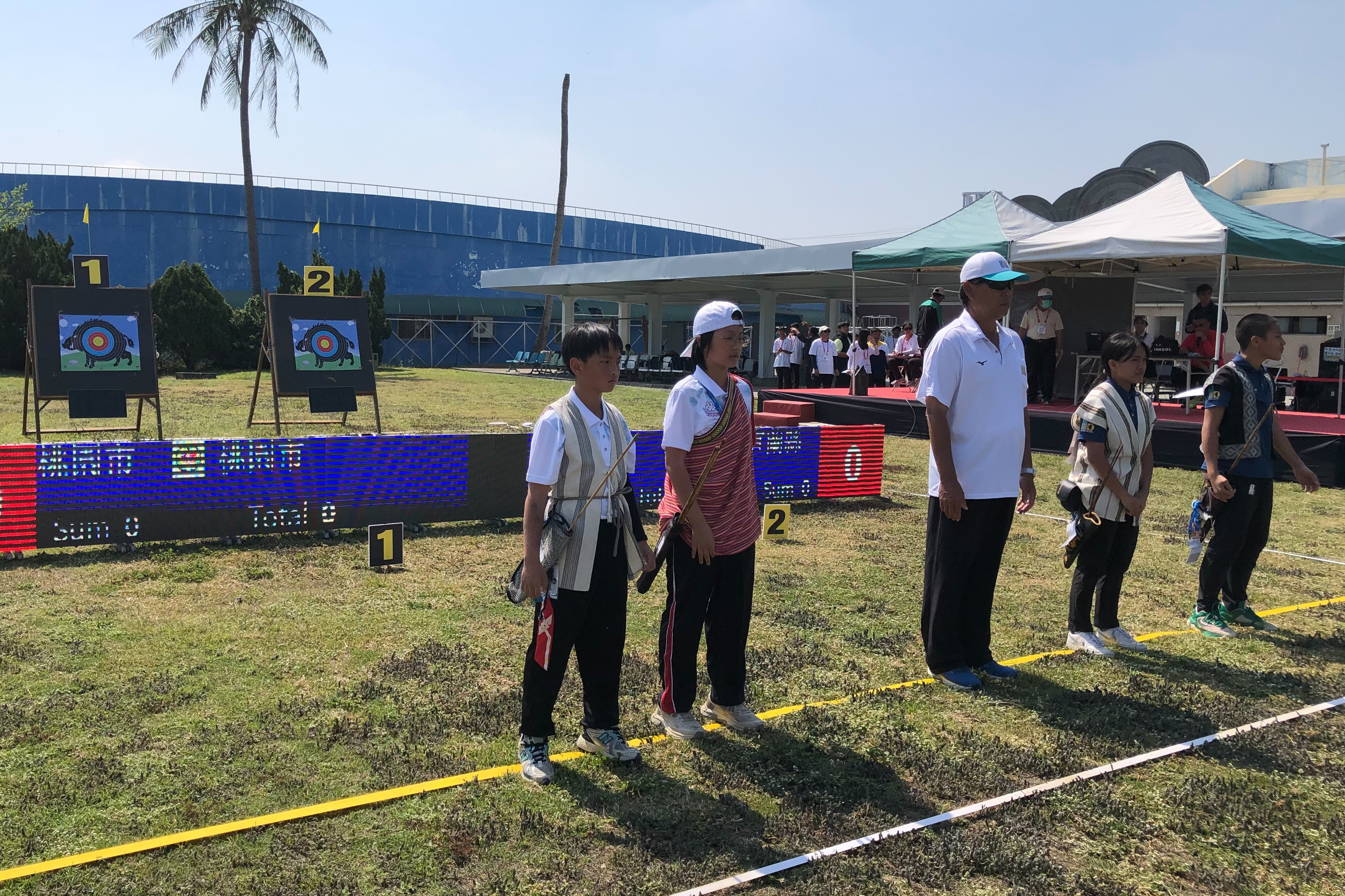 邱鈞琪與洪承雅展現穩定的射擊準確度，沉著應戰，一箭接一箭展現默契與精湛技術