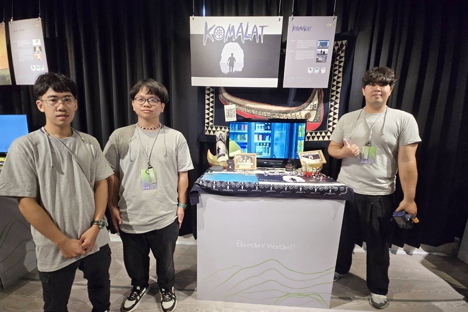 臺東大學數媒系學生陳枻安(左起)、謝崇硯、黃群皓拍攝微電影《Komalat》，取材真人真事，深入探討蘭嶼過動症兒童的成長歷程，真摯影像感動許多觀眾。