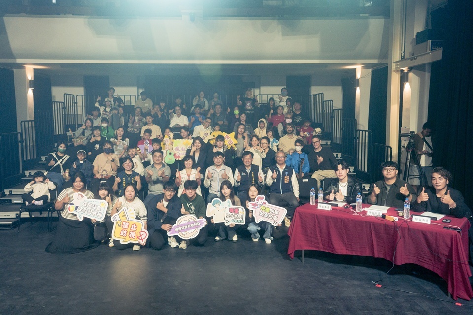 東弦盃青少年音樂大賽以流行音樂展現豐富的族群文化與共融精神，提供青少年展現自身優勢與才華的舞臺。