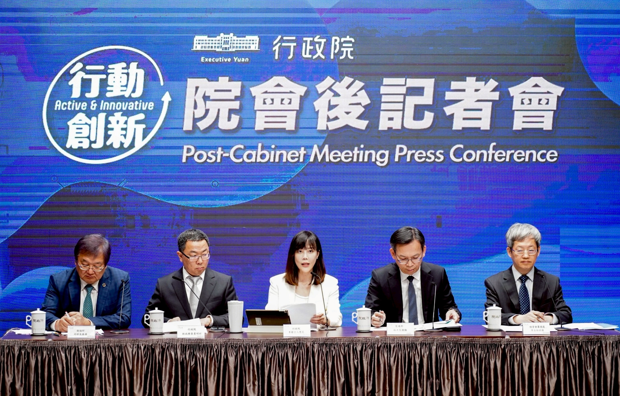 行政院院會會後記者會說明政策。(行政院提供)