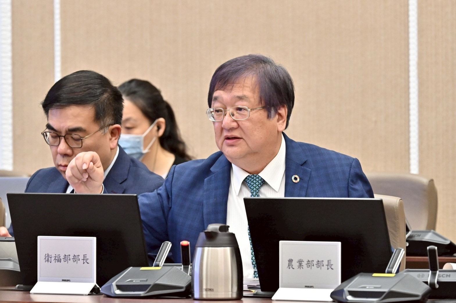 衛福部部長邱泰源說明政策。(行政院提供)